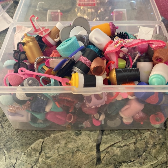 52 LOL Doll collection with accessories and wigs - Picture 11 of 12